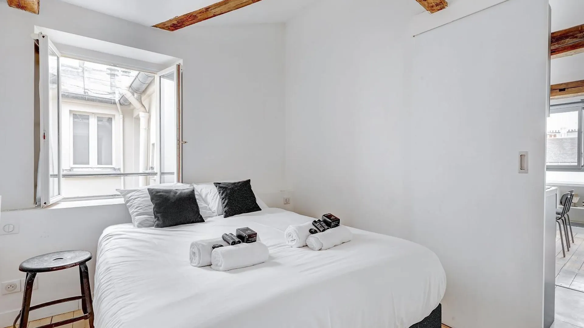 Apartment 124-luminous Near Republique Paris